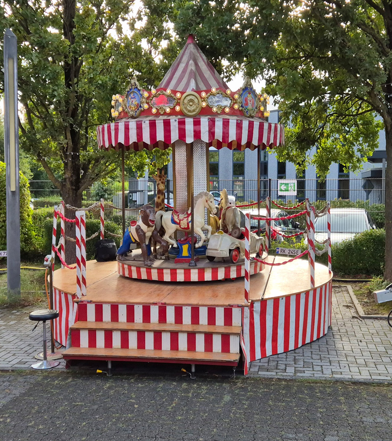 Nostalgisches Safarikarussell